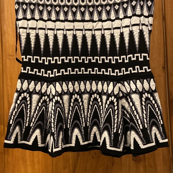 Milly Woman’s Graphic Jacquard Flare Shell-Blavk/White Petite NWT - Picture 2 of 8